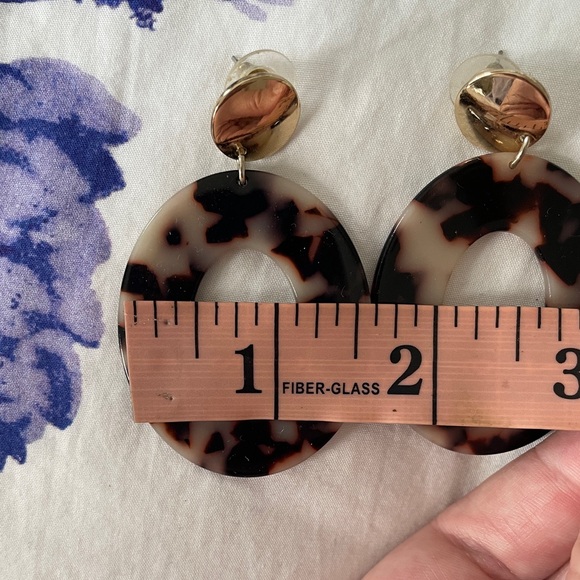 NWOT LOFT Acrylic Tortoise Earrings - Picture 3 of 3